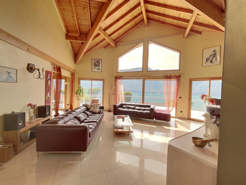 Maison - 253 m² - 9 pièces