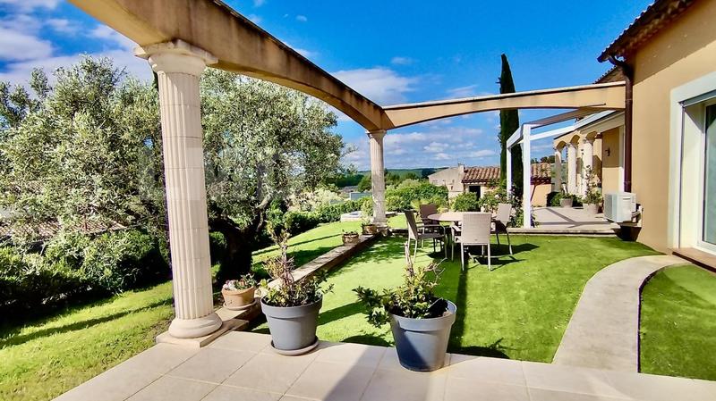 Maison - 204 m² - 7 pièces