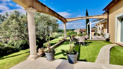 Maison - 204 m² - 7 pièces