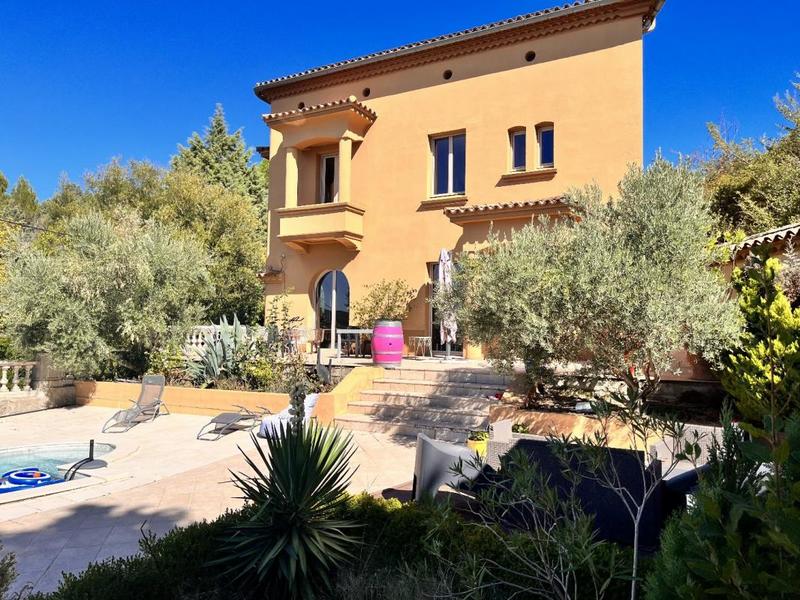 Maison de ville - 300 m² - 9 pièces