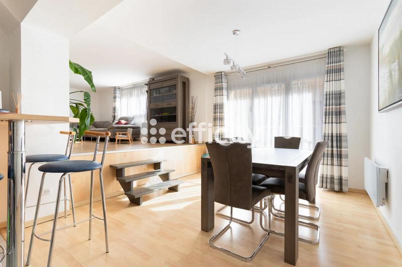 Appartement - 99 m² - 4 pièces