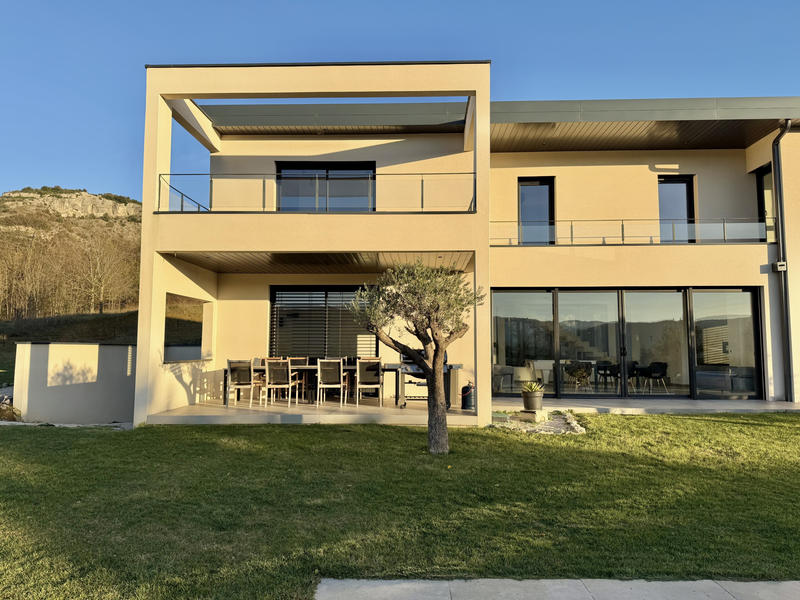 Villa - 300 m² - 9 pièces