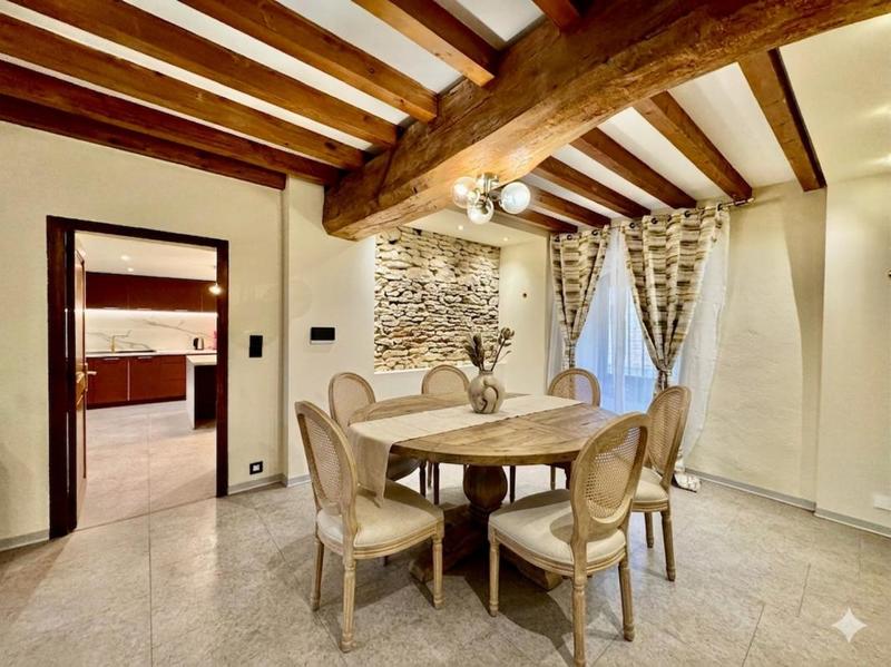 Demeure - 202 m² - 8 pièces