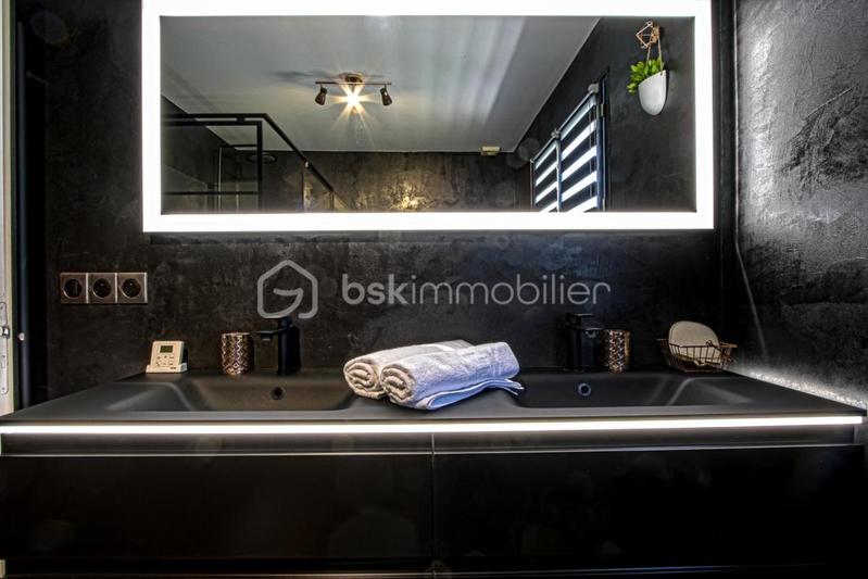 Pavillon - 200 m² - 5 pièces