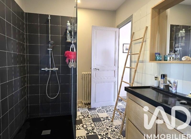 Maison - 335 m² - 10 pièces