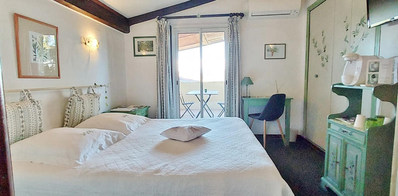 Maison - 480 m² - 16 pièces