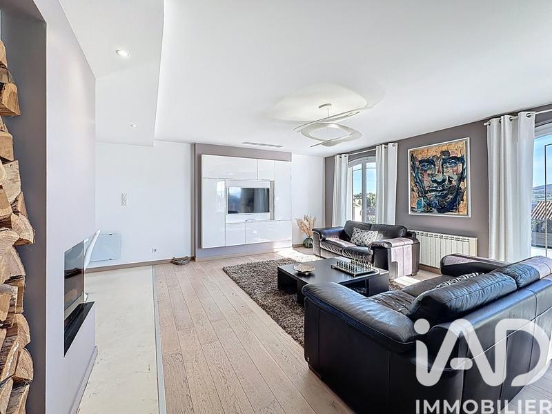 Maison - 260 m² - 8 pièces