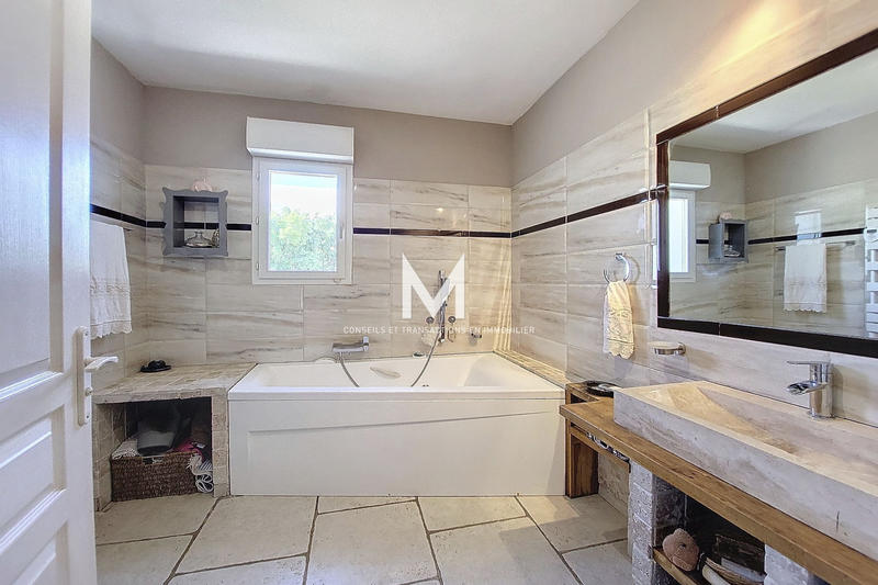 Maison - 205 m² - 7 pièces