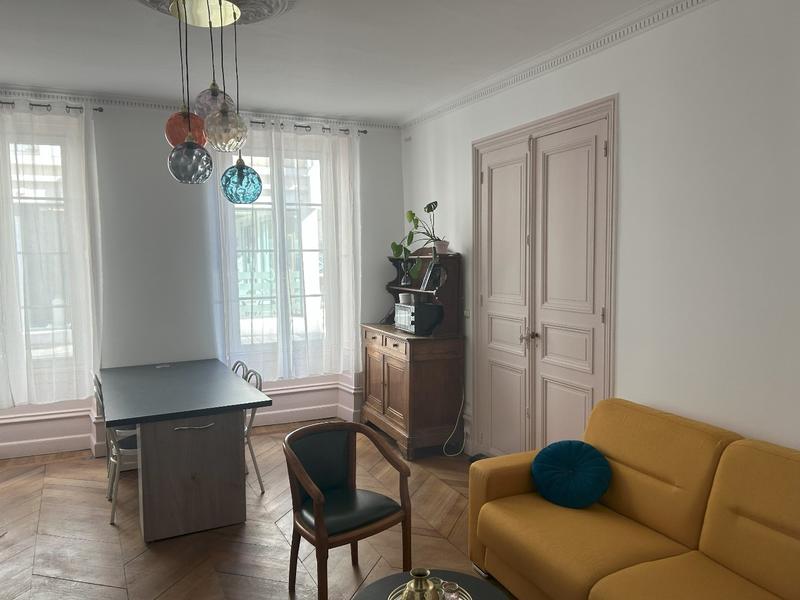 Maison - 270 m² - 10 pièces