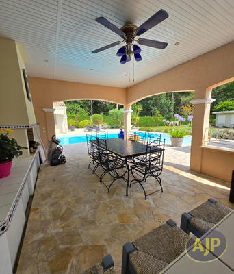 Maison - 205 m² - 6 pièces