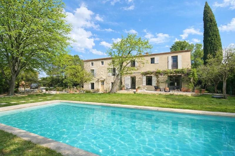 Maison - 290 m² - 9 pièces