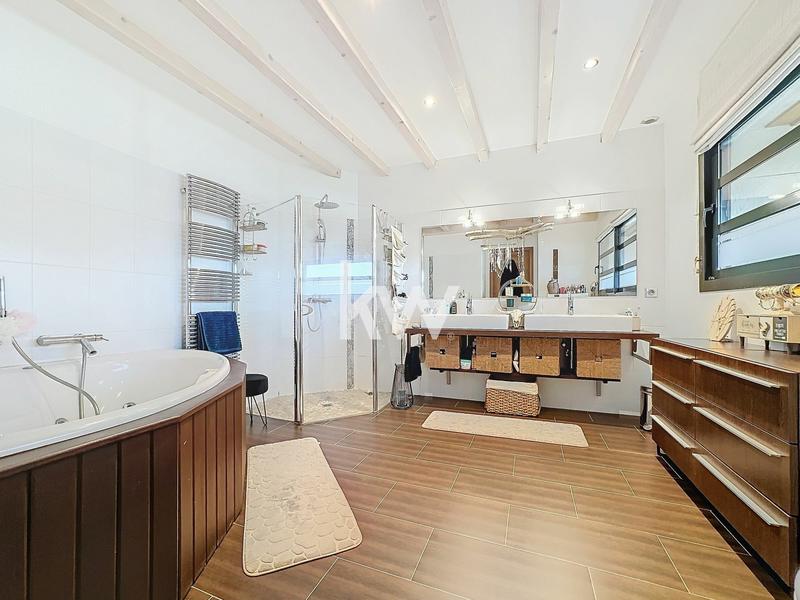 Maison - 307 m² - 6 pièces