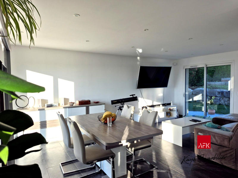 Maison - 121 m² - 5 pièces