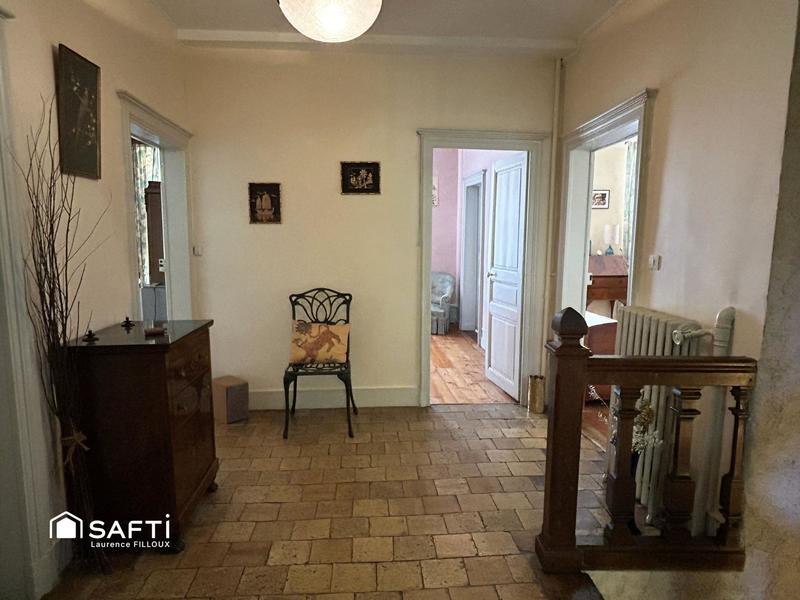 Maison - 270 m² - 12 pièces