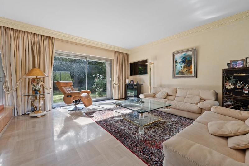 Villa - 286 m² - 8 pièces