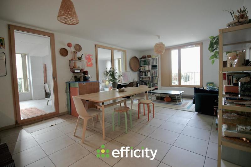 Appartement - 90 m² - 5 pièces