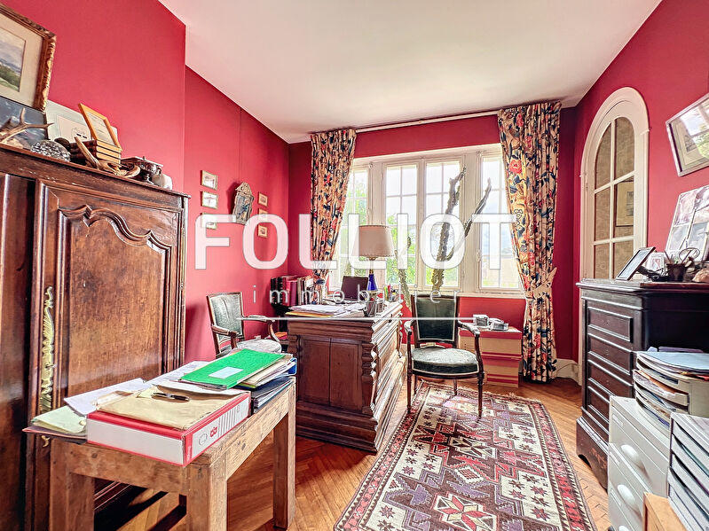 Maison - 235 m² - 10 pièces