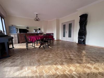 Appartement - 90 m² - 5 pièces