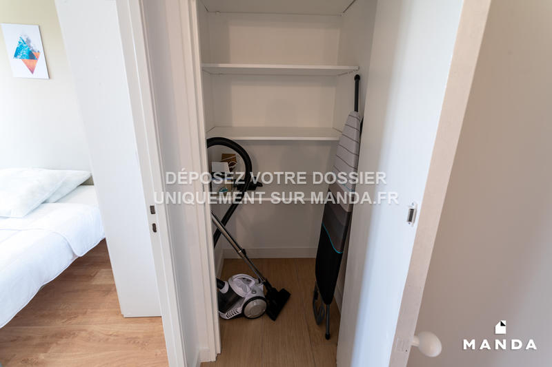 Chambre - 9 m² - 5 pièces