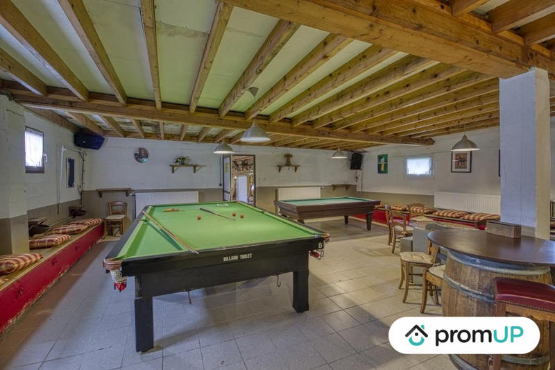 Maison traditionnelle - 295 m² - 7 pièces