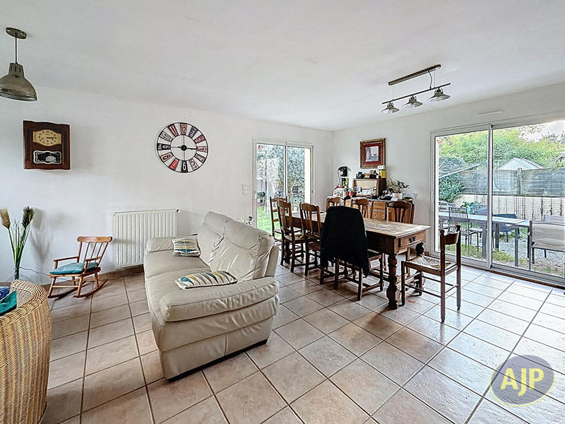 Maison - 99 m² - 5 pièces