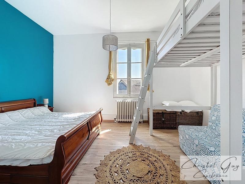 Maison - 224 m² - 7 pièces