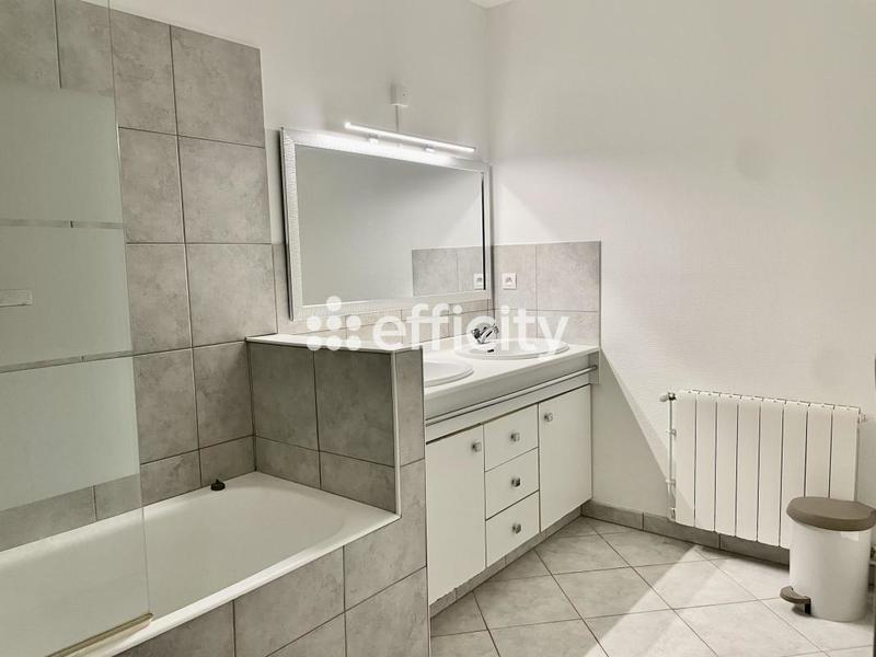 Maison - 210 m² - 9 pièces