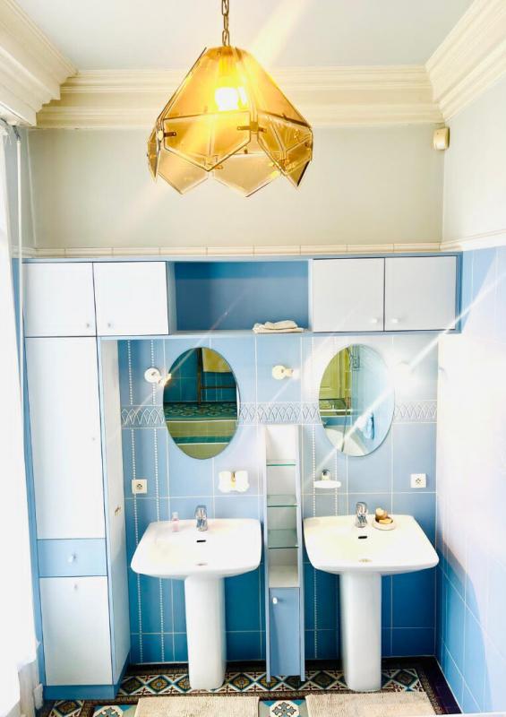 Demeure - 302 m² - 9 pièces