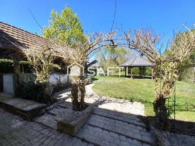 Maison - 566 m² - 15 pièces