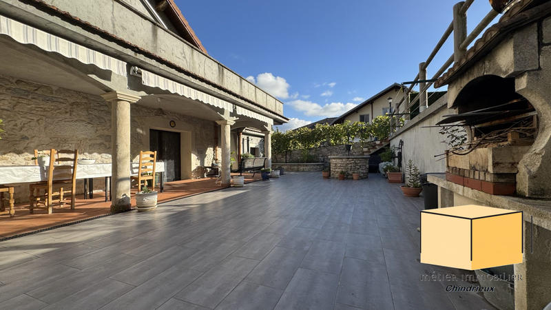 Maison - 213 m² - 6 pièces