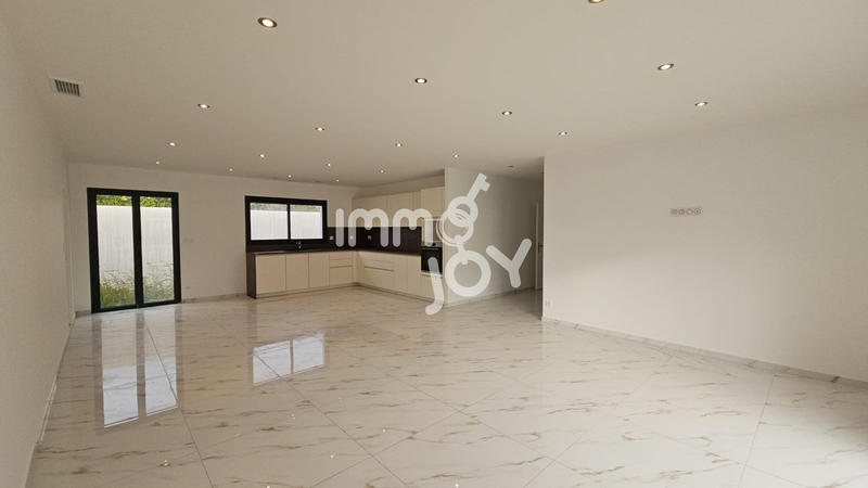 Maison - 111 m² - 4 pièces