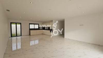 Maison - 111 m² - 4 pièces