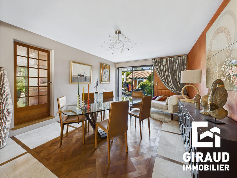 Villa - 220 m² - 10 pièces