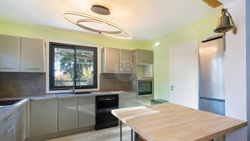 Villa - 200 m² - 6 pièces