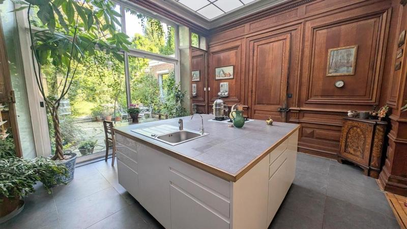 Maison - 340 m² - 8 pièces