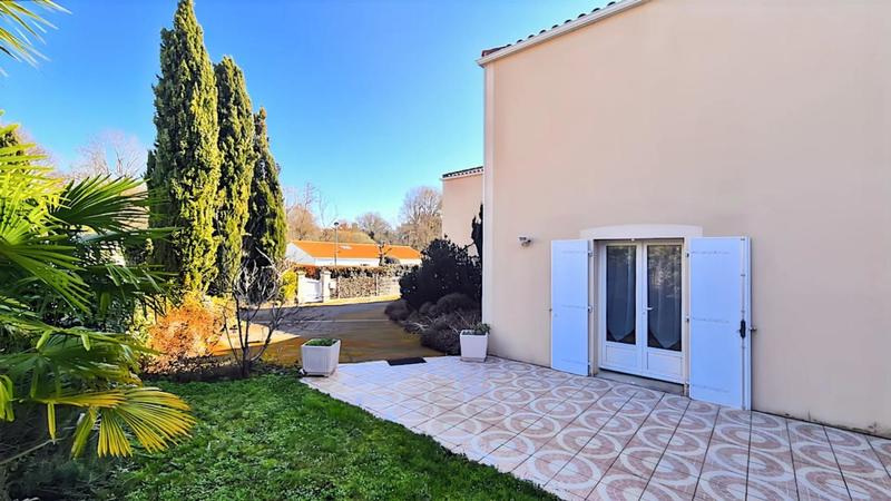 Maison - 204 m² - 8 pièces