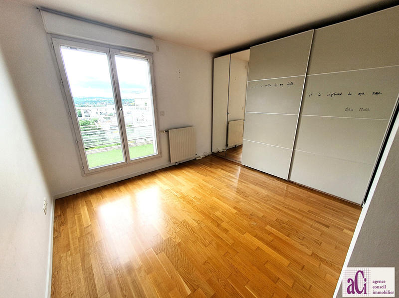 Appartement - 99 m² - 5 pièces