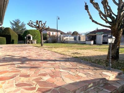 Maison traditionnelle - 194 m² - 8 pièces