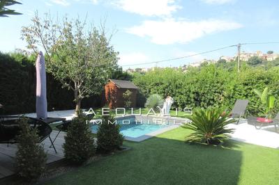 Maison - 104 m² - 4 pièces