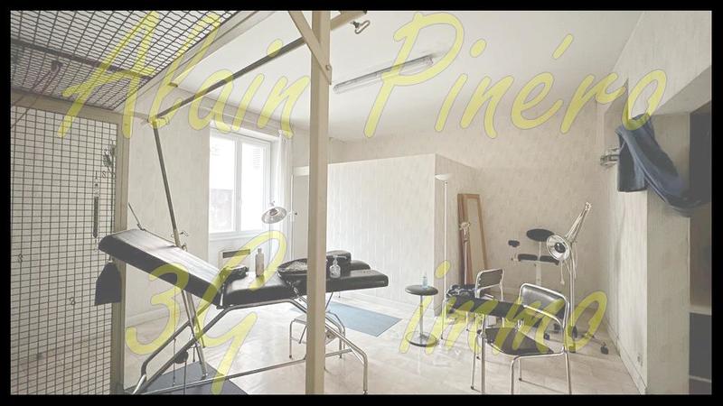 Local commercial - 127 m² - 6 pièces