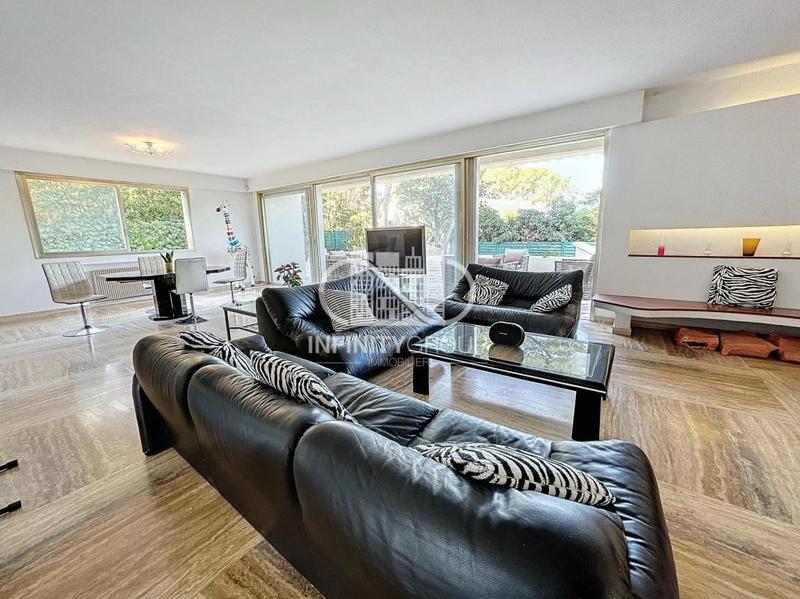 Propriété - 340 m² - 6 pièces