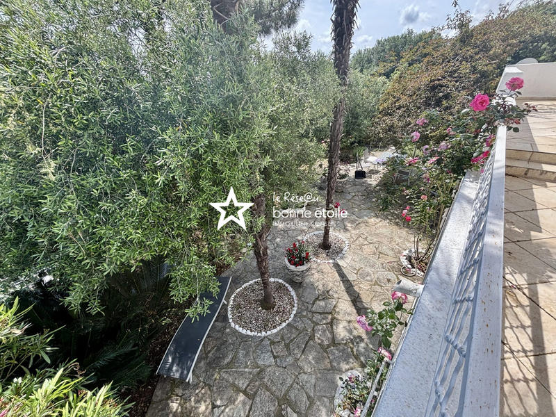 Maison - 250 m² - 8 pièces