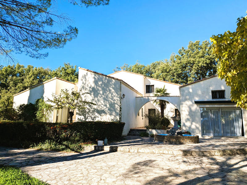 Maison - 282 m² - 8 pièces