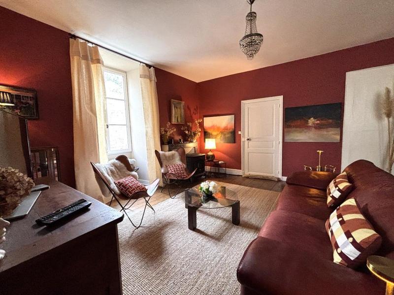 Propriété - 295 m² - 10 pièces