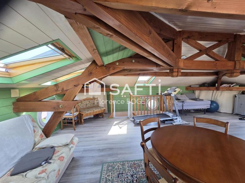 Maison - 234 m² - 8 pièces