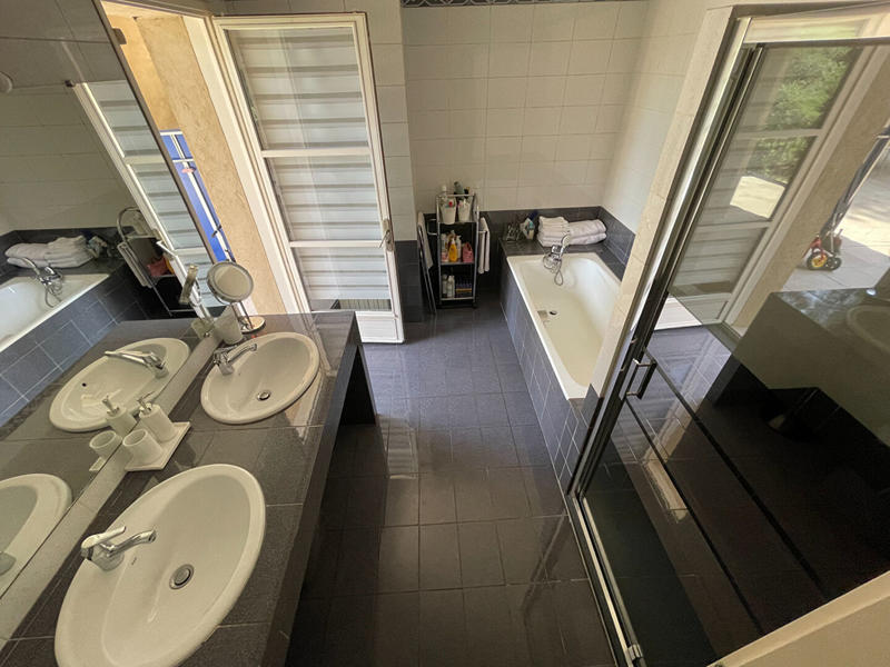 Maison - 250 m² - 7 pièces