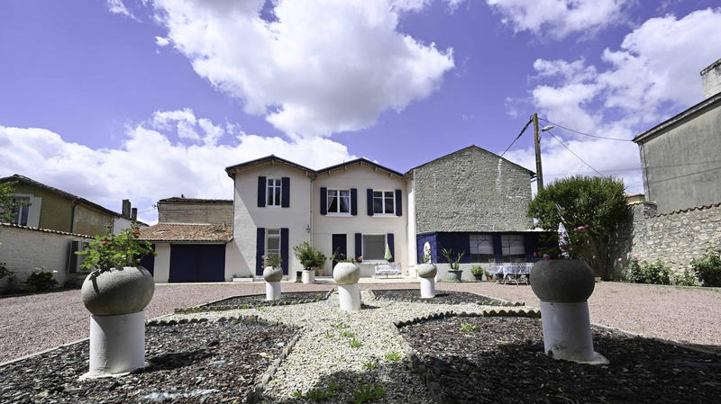 Maison ancienne - 185 m² - 7 pièces