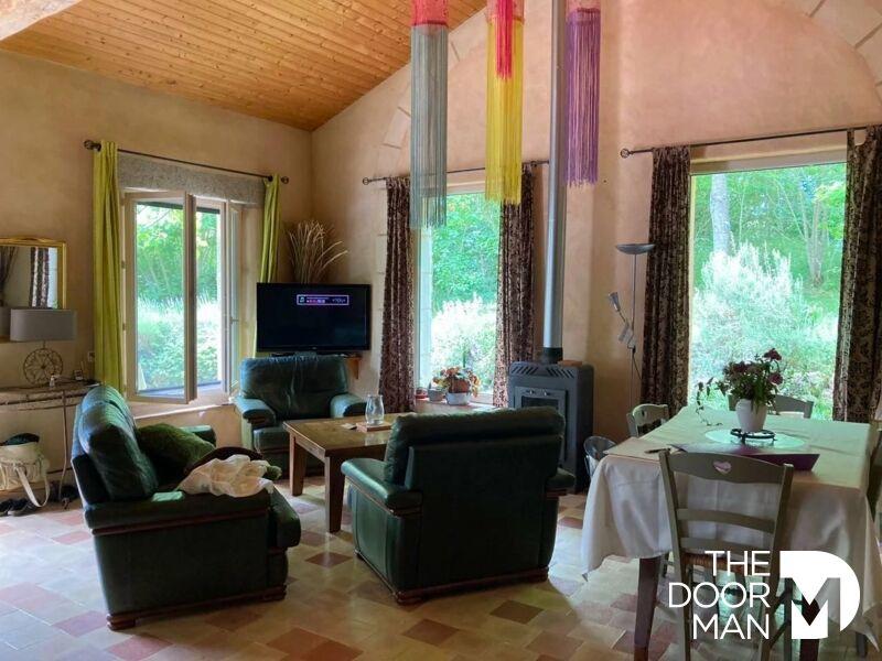 Propriété - 260 m² - 8 pièces