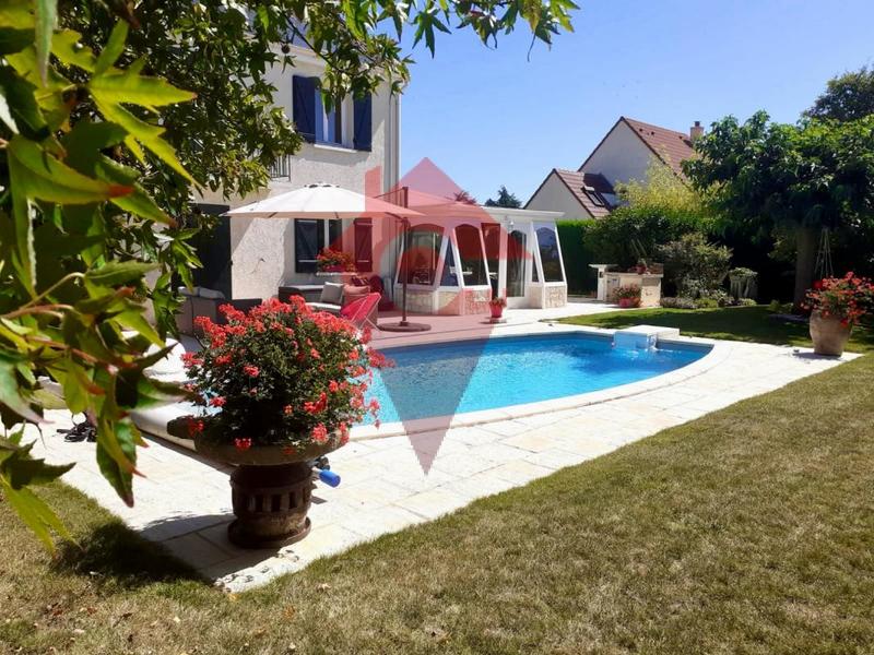 Maison - 180 m² - 8 pièces