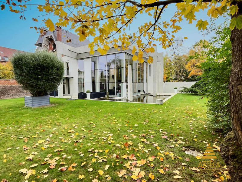 Maison contemporaine - 295 m² - 6 pièces
